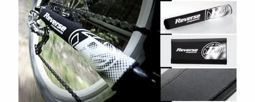 Reverse Components Reverse - Protège Base Arrière Néoprène Avec Logo -Vélo Nouveaux Produits reverse protege base arriere neoprene avec logo blanc 74 26 3840x2160